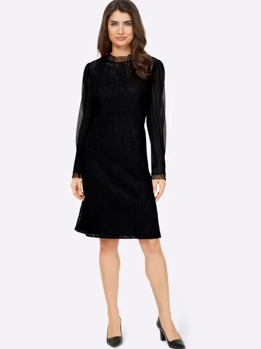 Spitzenkleid mit transparenten Ärmeln