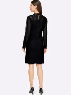 Spitzenkleid mit transparenten Ärmeln