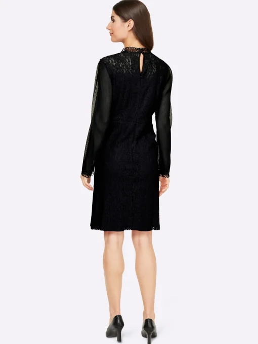 Spitzenkleid mit transparenten Ärmeln