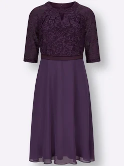 Spitzenkleid mit weitem Rockteil