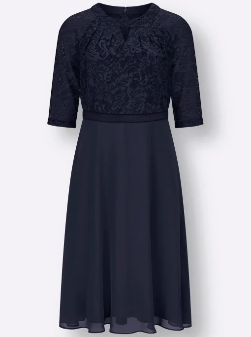 Spitzenkleid mit weitem Rockteil