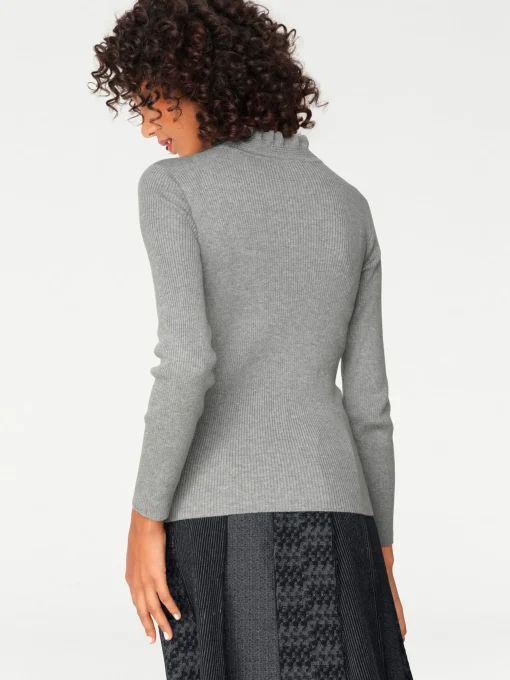 Stehkragenpullover in figurbetonender Form