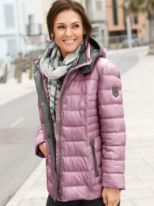 Steppjacke mit abnehmbarer Kapuze