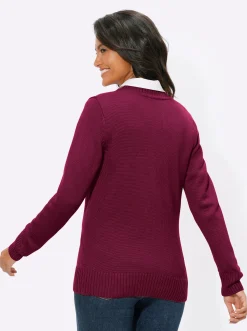 Strickjacke mit farblich abgestimmten Knöpfen