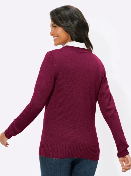 Strickjacke mit farblich abgestimmten Knöpfen