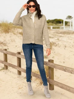 Strickjacke mit variablem Kragen