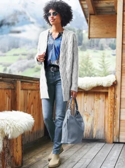 Strickjacke mit Zopfmuster allover