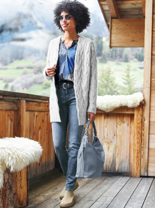 Strickjacke mit Zopfmuster allover