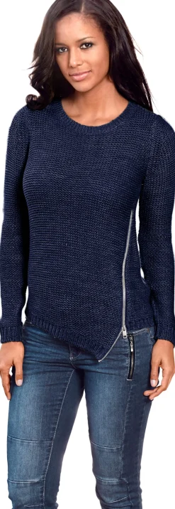 Strickpullover in asymmetrischer Form