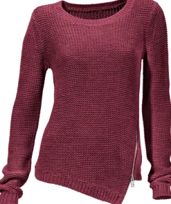 Strickpullover in asymmetrischer Form