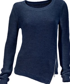 Strickpullover in asymmetrischer Form