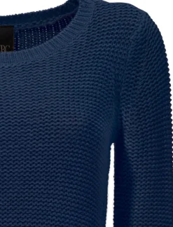 Strickpullover in asymmetrischer Form