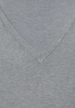 V-Ausschnitt-Pullover