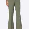 Webhose mit weiten Beinen