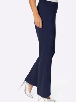 Webhose mit weiten Beinen